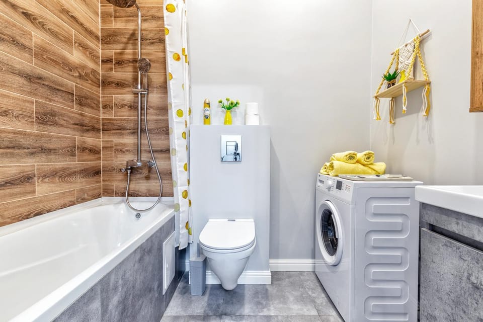 Toilet, Bathroom, Bath, towels, washing machine