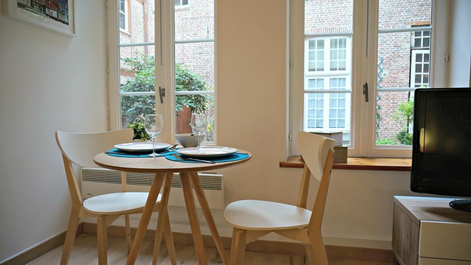 TV and multimedia, Dining area