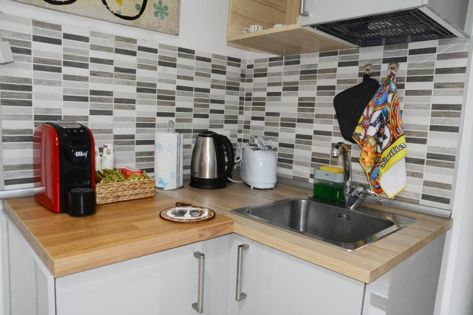 Coffee/tea facilities, Kitchen or kitchenette