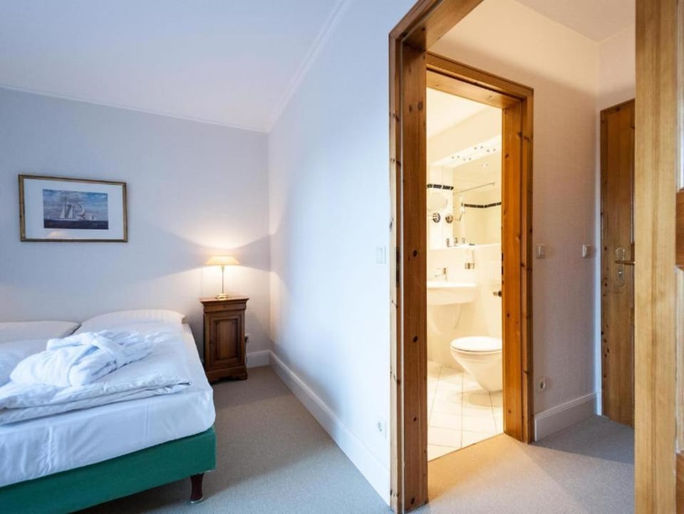 Bathroom, Photo of the whole room, Bedroom
