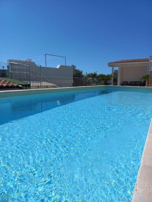 VILLA GROTTA AZZURRA con parcheggio privato e piscina Villa in Apulia
