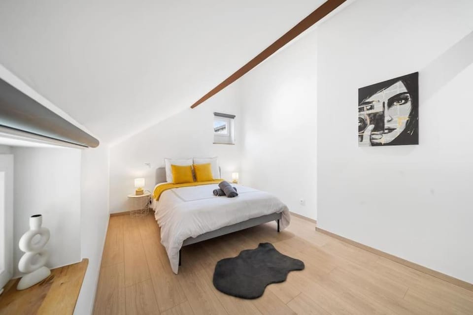Photo of the whole room, Bedroom