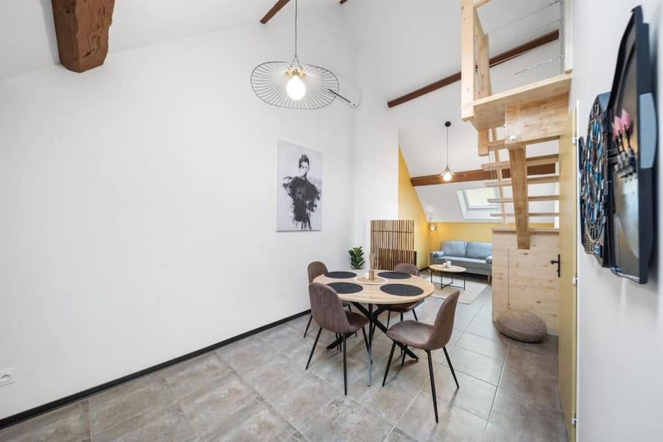 Seating area, Dining area