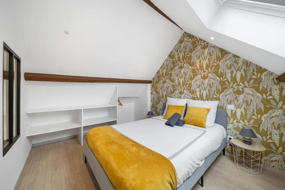 Bed, Photo of the whole room, Bedroom