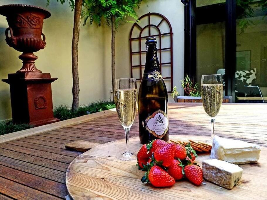 Day, Food and drinks, Food, Inner courtyard view