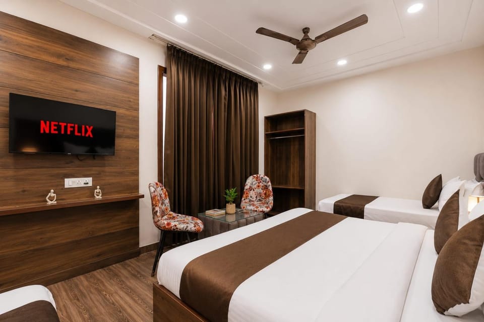 Living room, room service