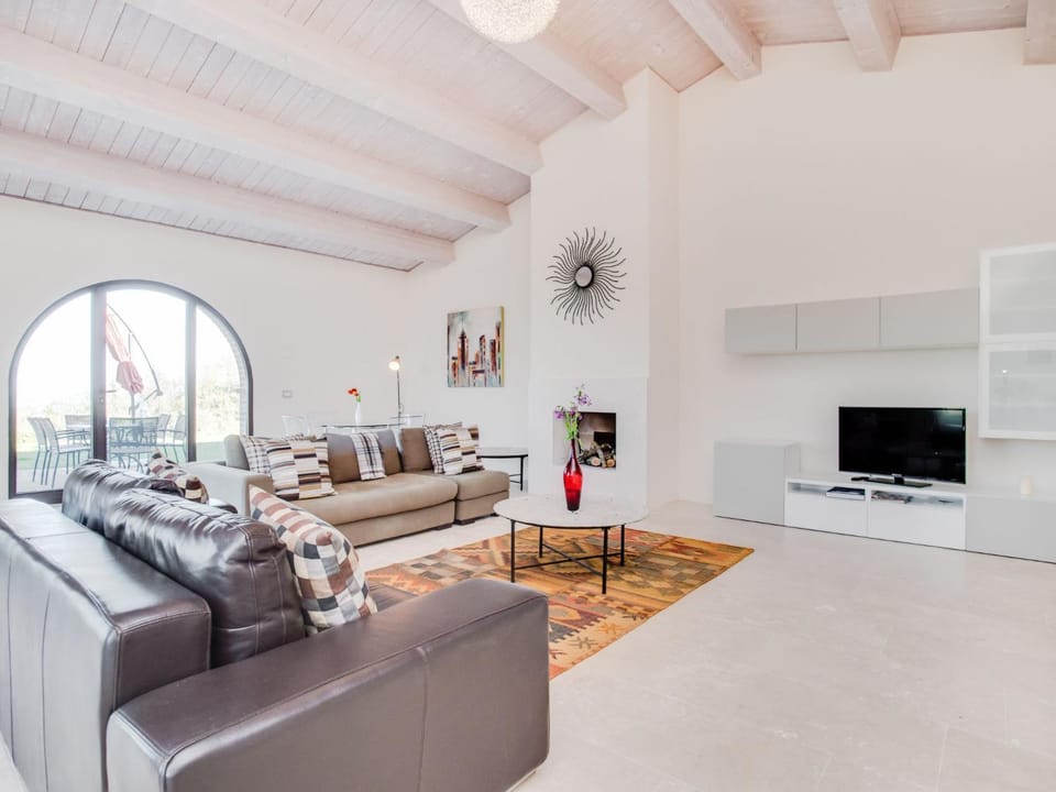 Holiday Home Villa Falco by Interhome House in Tuscany