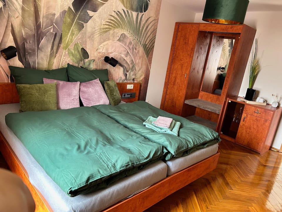 Bed, Photo of the whole room