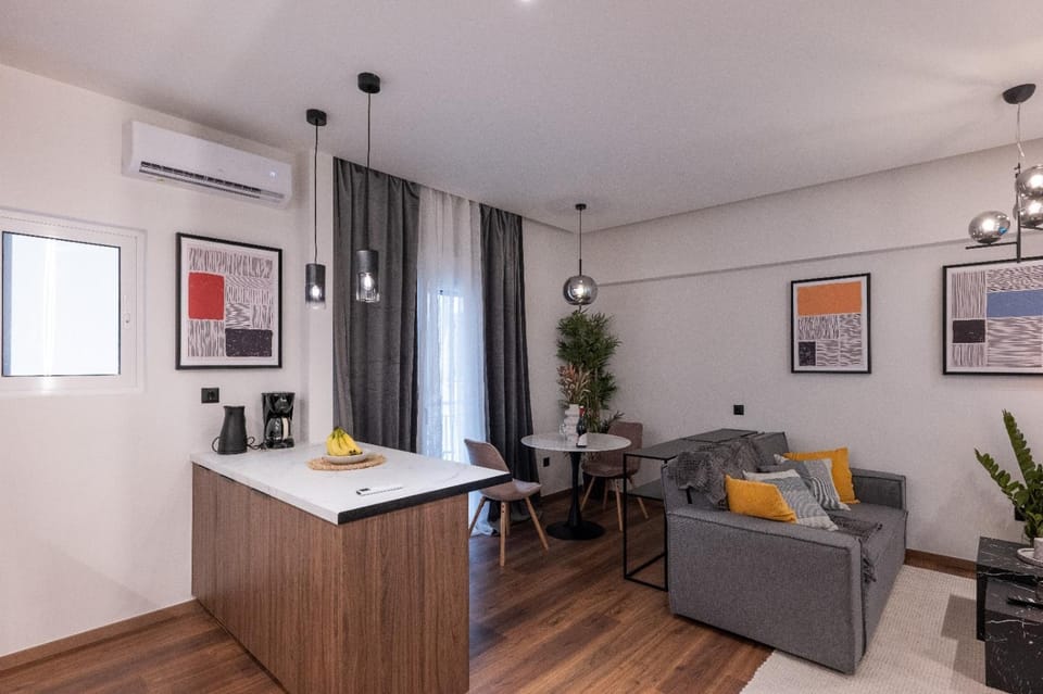 Kitchen or kitchenette, Living room, Seating area, Dining area