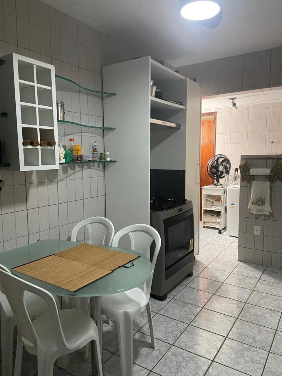 Kitchen or kitchenette, Dining area, oven, stove