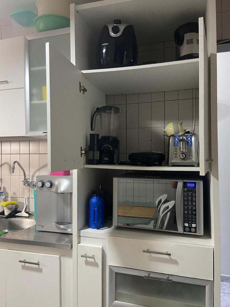 Coffee/tea facilities, minibar, stove