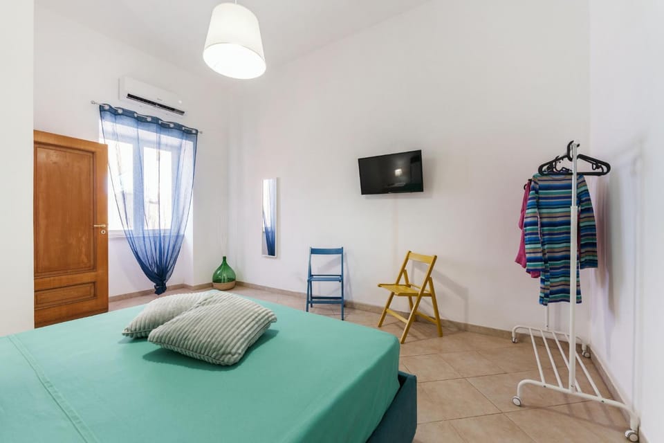 Bed, Photo of the whole room, Bedroom, wardrobe, air conditioner