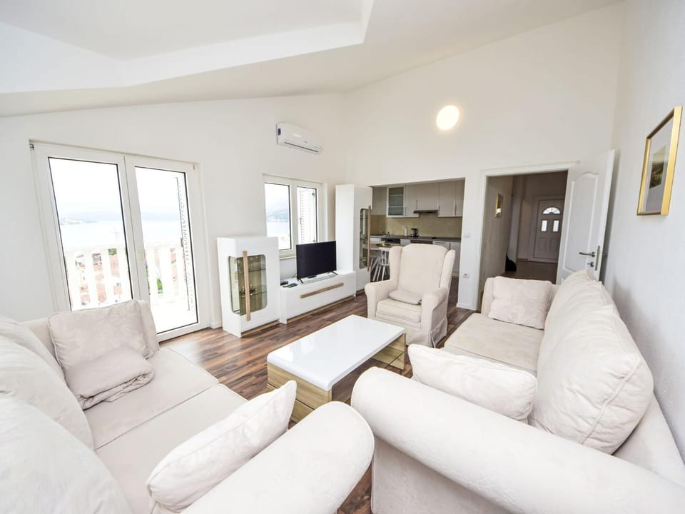Apartment Villa Nonie by Interhome Apartment in Okrug Gornji