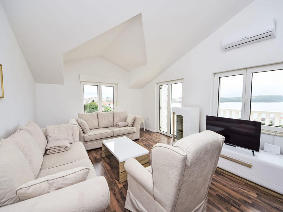 Apartment Villa Nonie by Interhome Apartment in Okrug Gornji