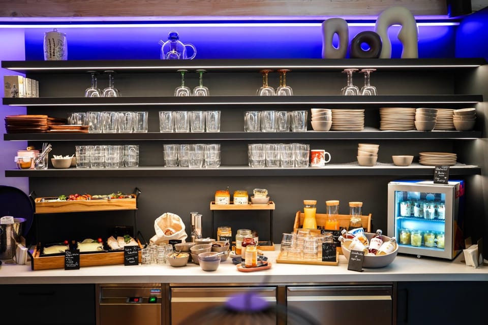 Property building, Breakfast