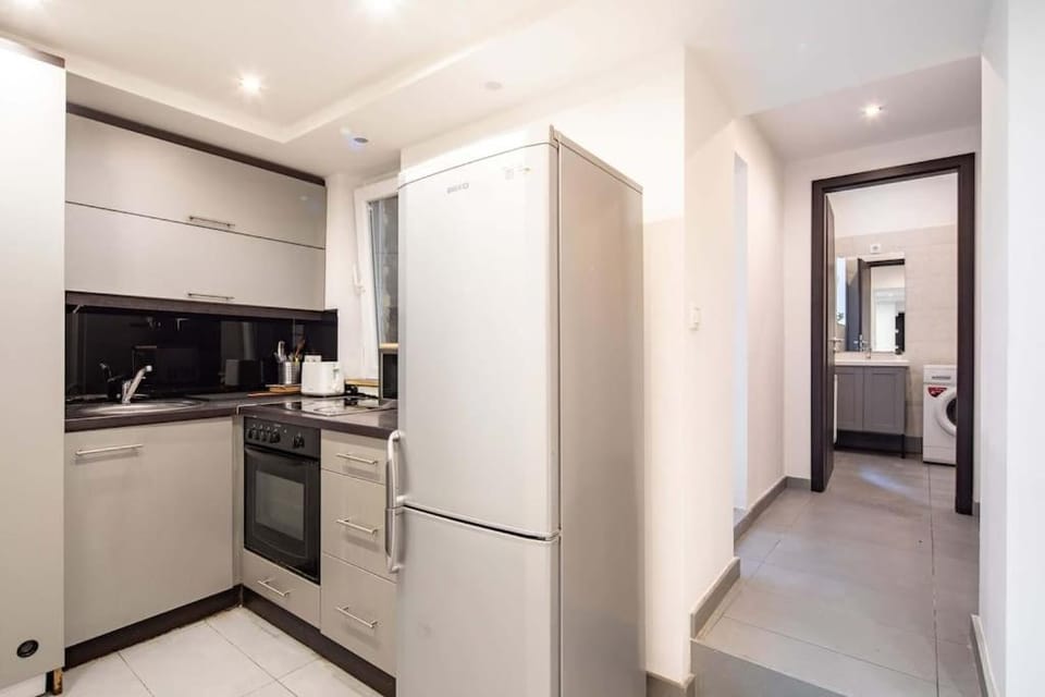 Cityscape Budget Apartments Omega Apartment in Budapest