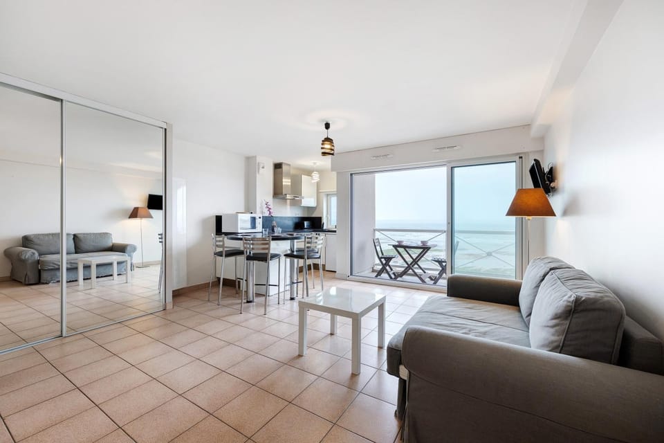 Le first studio vue mer Apartment in Les Sables-d'Olonne