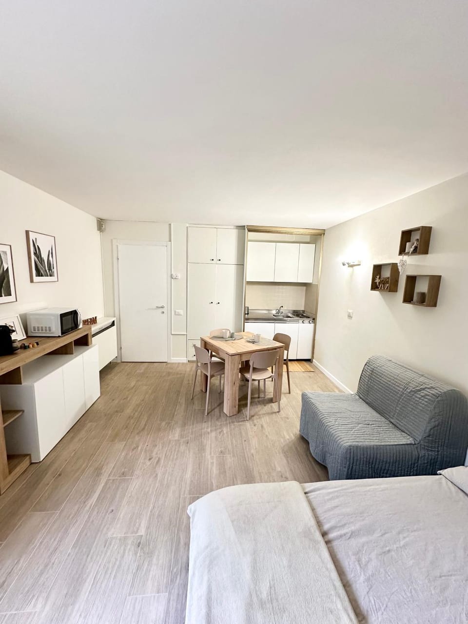 Kitchen or kitchenette, Photo of the whole room, Seating area, Dining area