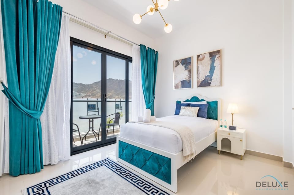 Bed, Photo of the whole room, Bedroom, Mountain view