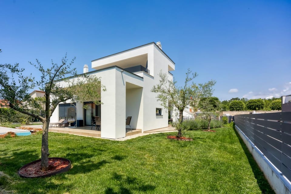 Property building, Garden