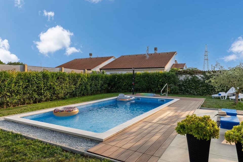 Garden, Swimming pool