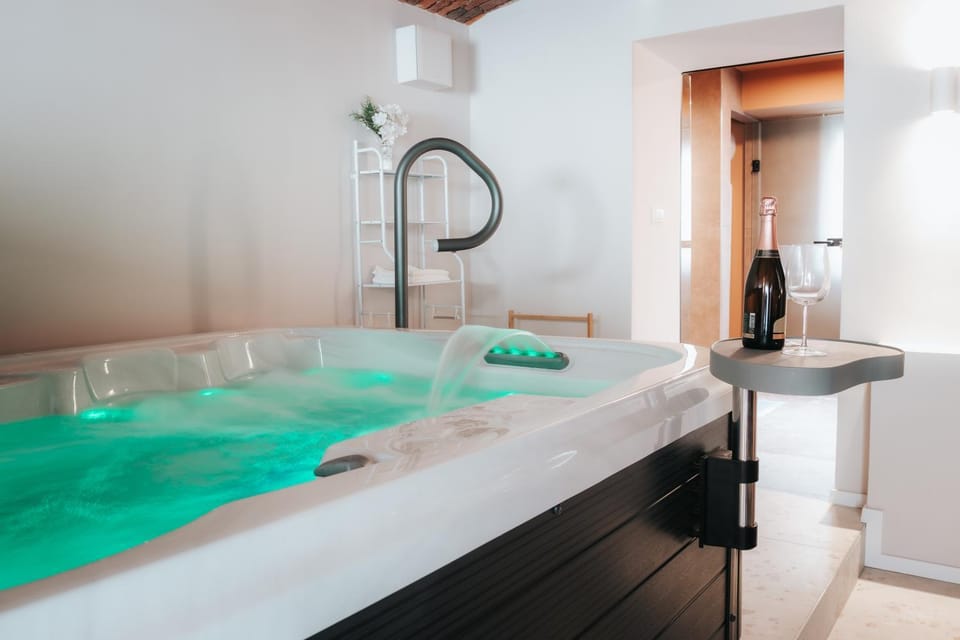 Hot Tub, Spa and wellness centre/facilities