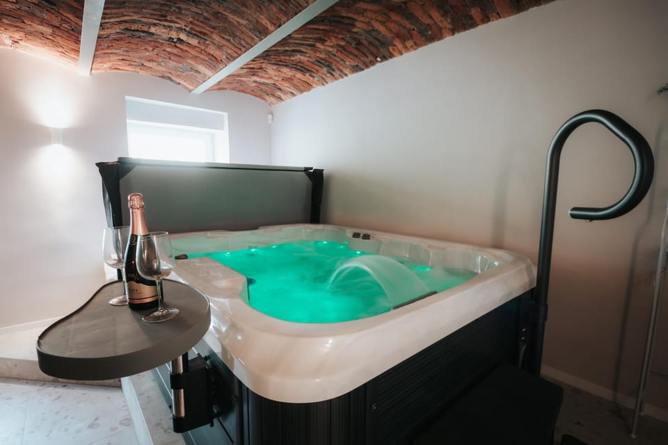 Hot Tub, Hot Tub, Spa and wellness centre/facilities