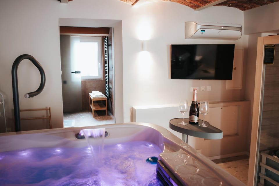 Hot Tub, Hot Tub, Sauna, Bathroom, TV and multimedia, Spa and wellness centre/facilities, towels