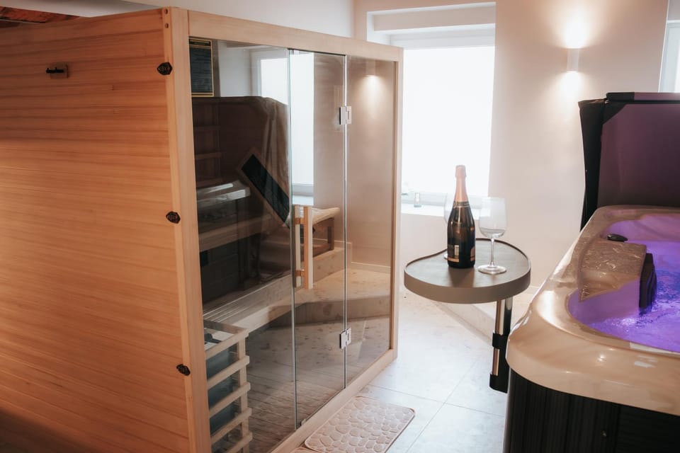 Hot Tub, Sauna, Spa and wellness centre/facilities