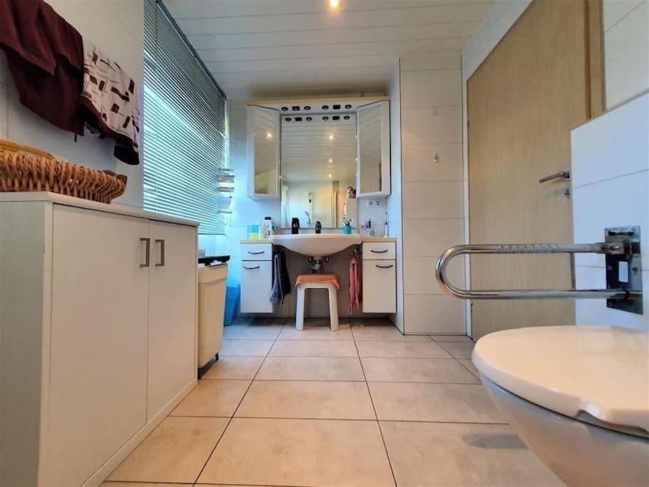 Bathroom, towels