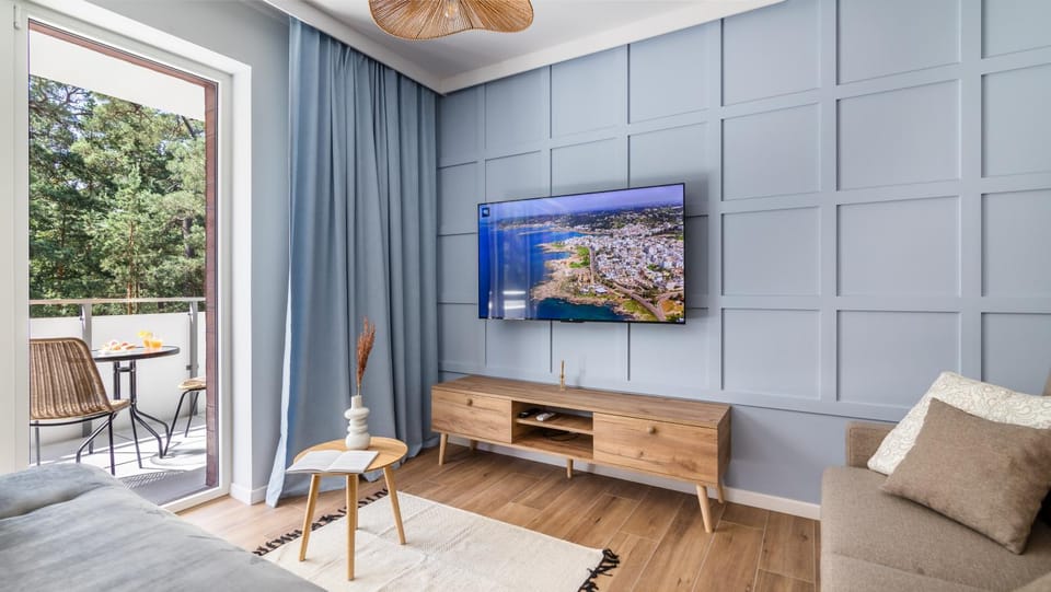 Communal lounge/ TV room, TV and multimedia, Living room