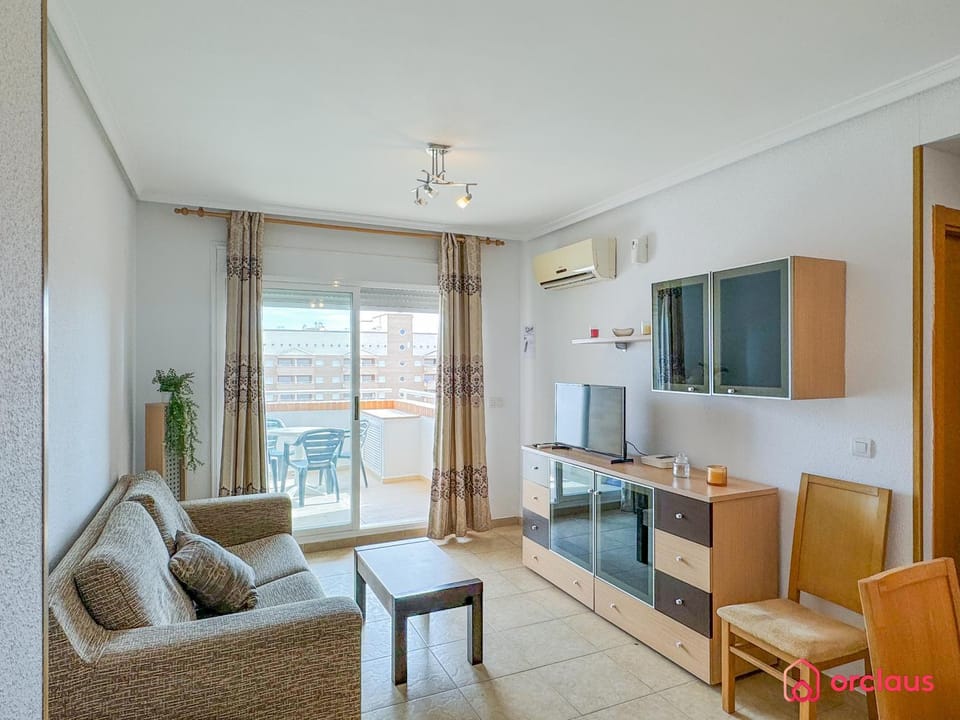 Communal lounge/ TV room, TV and multimedia, Living room, Seating area, Dining area, Evening entertainment, air conditioner