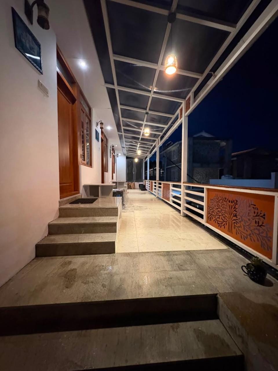 Facade/entrance, Night