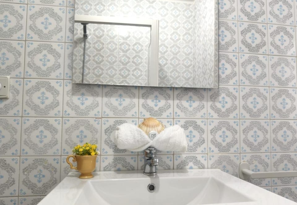 Bathroom, Bath