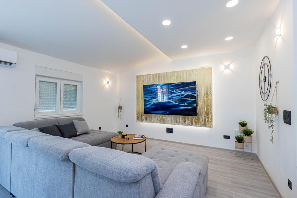 Communal lounge/ TV room, TV and multimedia, Evening entertainment