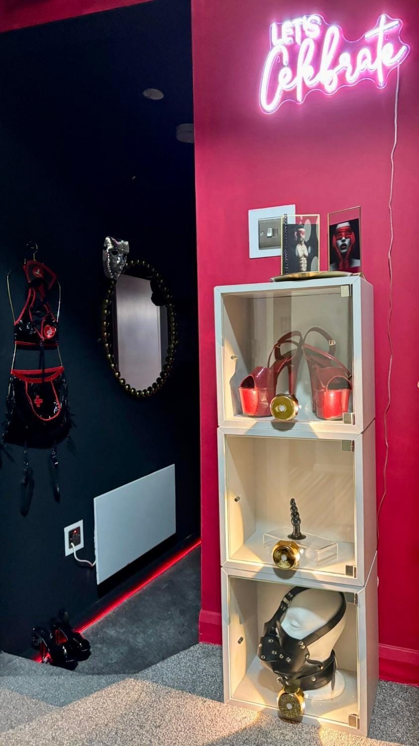 Designer Fantasy Den Boutique Seafront Apartment in Brighton
