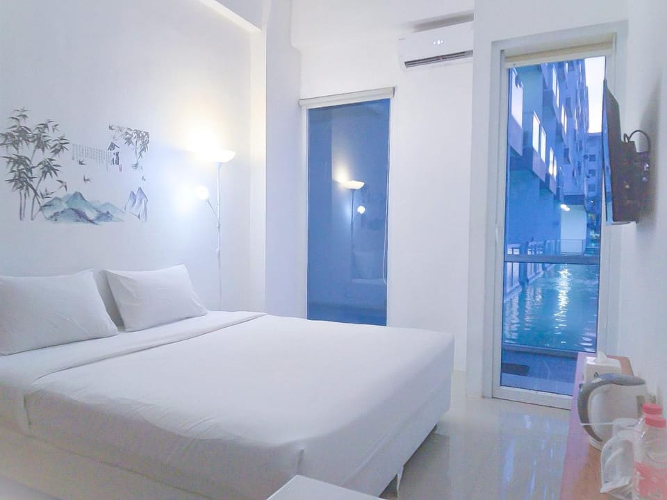 Bed, TV and multimedia, Bedroom, air conditioner