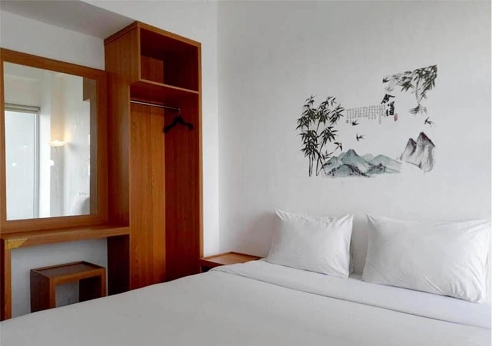 Bedroom, wardrobe