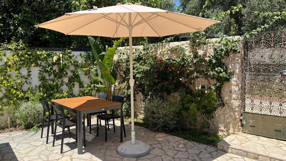 Patio, Dining area