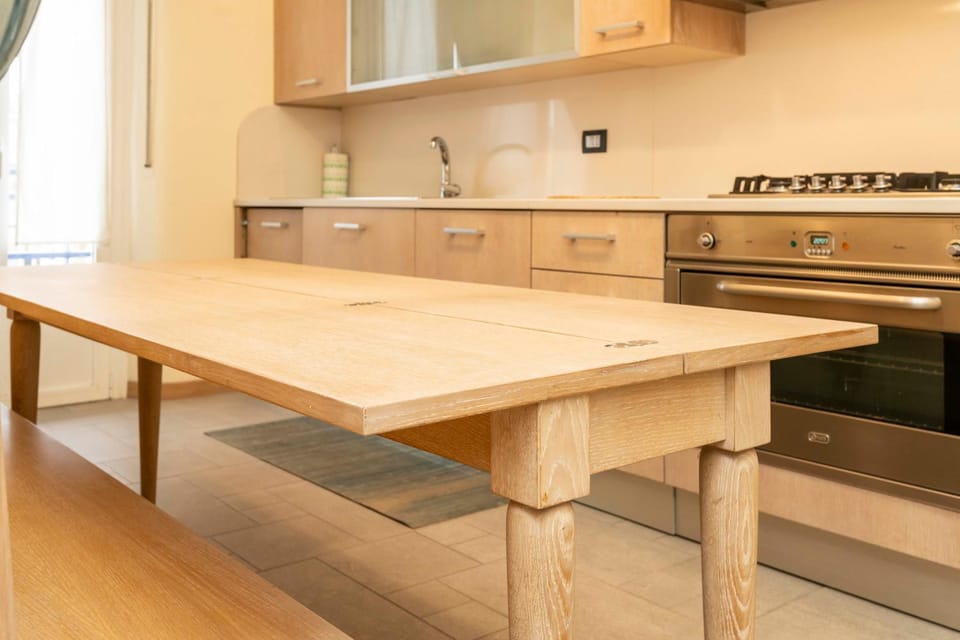Kitchen or kitchenette, Dining area, stove