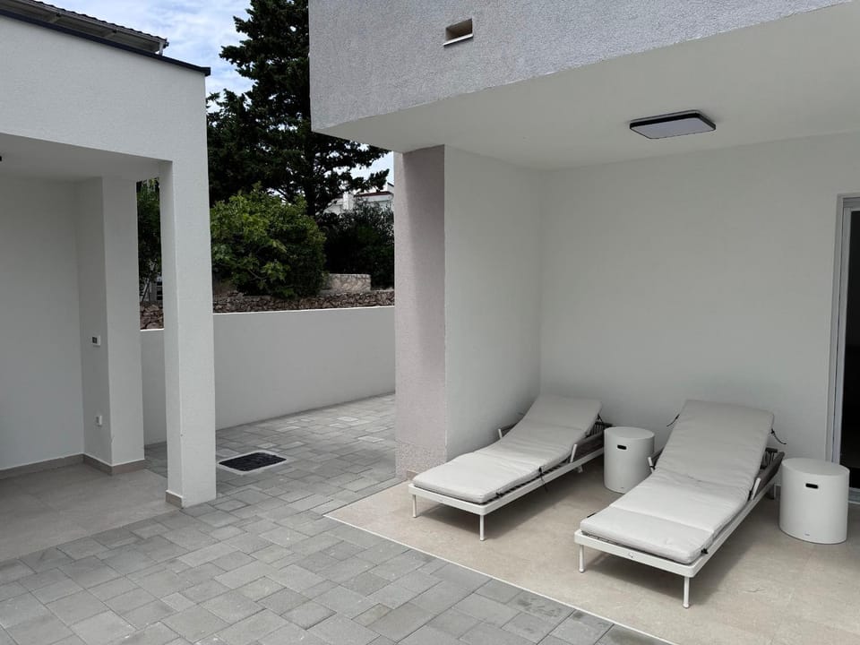 Patio, sunbed