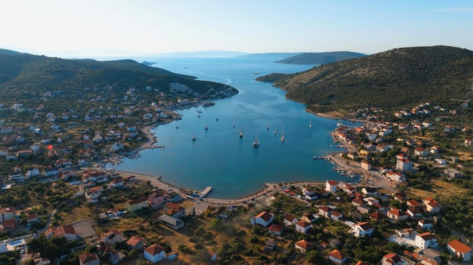 Day, Natural landscape, Beach, City view, Mountain view, Sea view