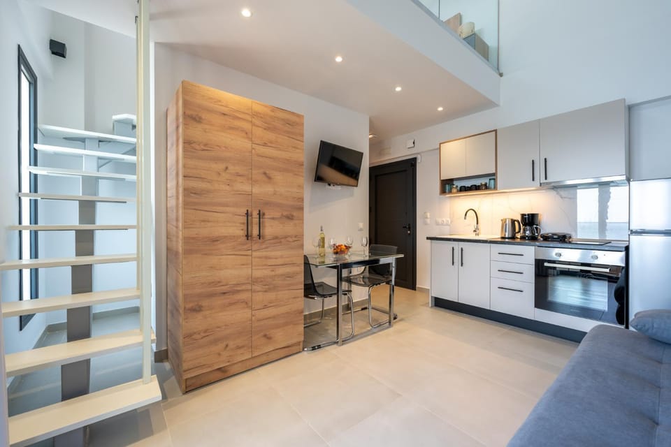 TV and multimedia, Kitchen or kitchenette, Living room, Seating area, Dining area, oven, stove