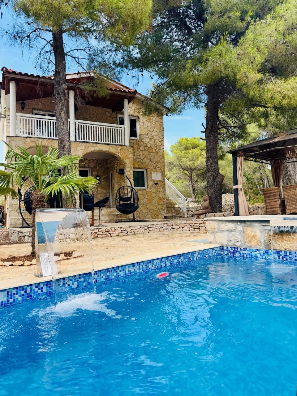 Property building, Patio, Spring, Day, Garden, Garden view, Pool view, Swimming pool, sunbed