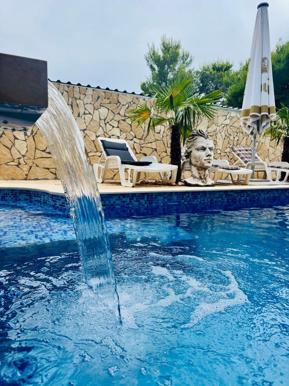 Day, Natural landscape, Pool view, Swimming pool, sunbed