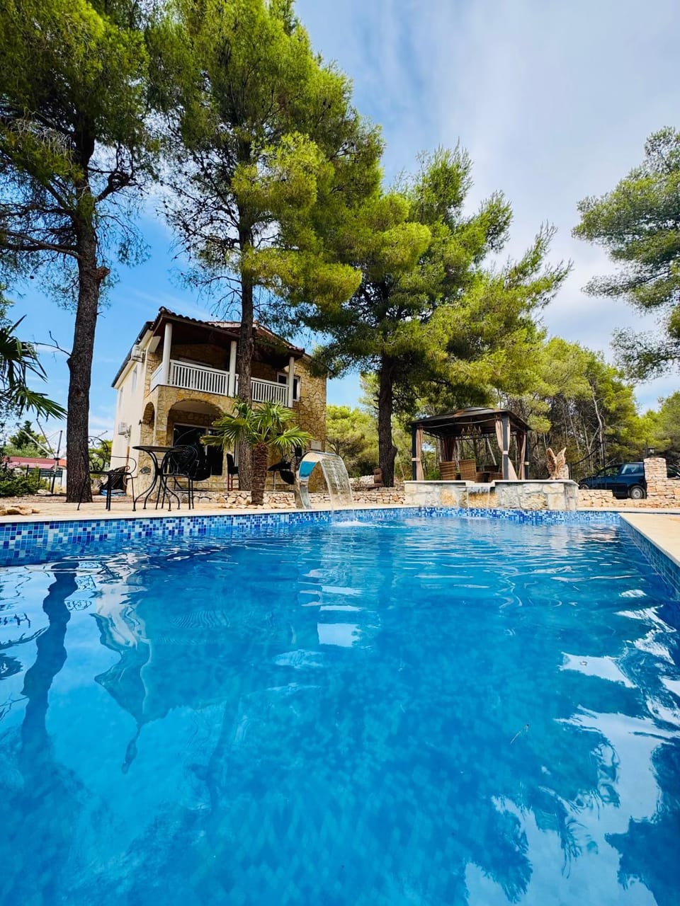 Property building, Day, Pool view, Swimming pool, sunbed