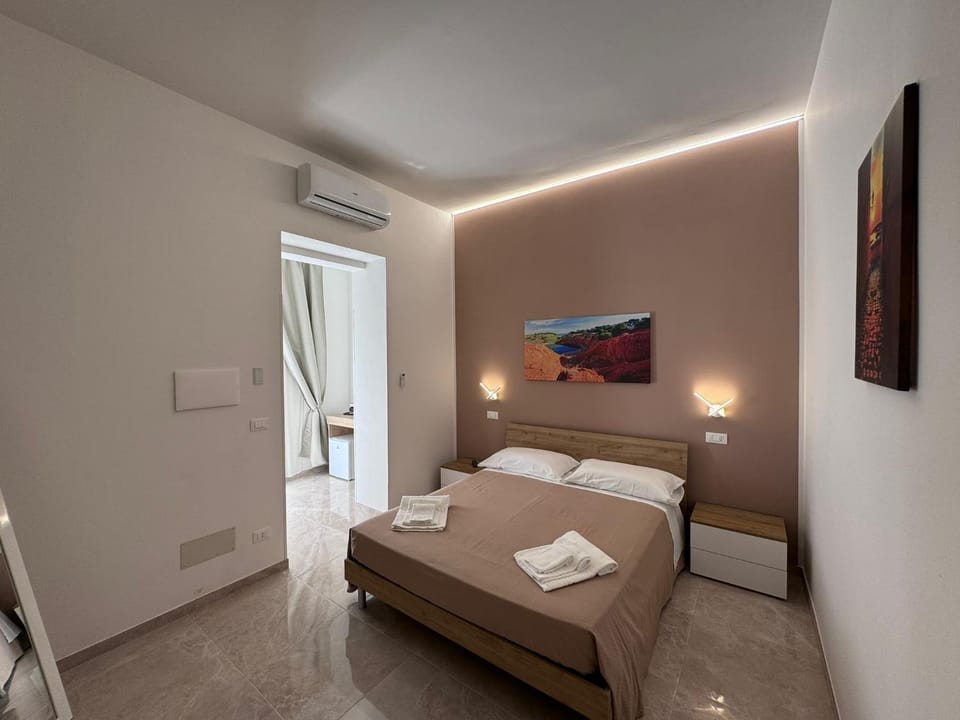 Bed, Bedroom, towels, air conditioner
