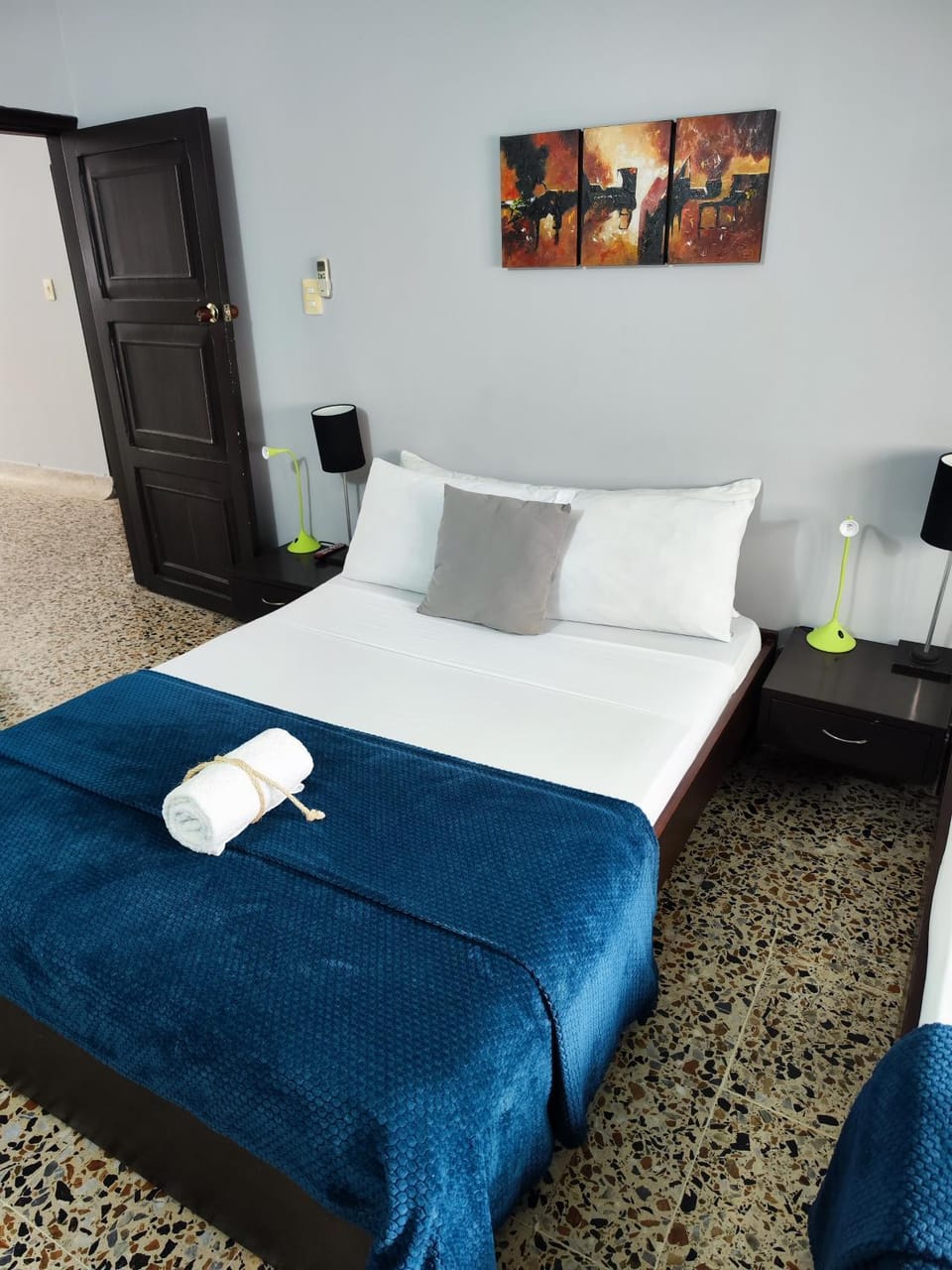 Bed, Photo of the whole room, Bedroom, towels