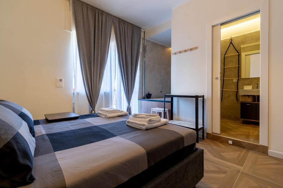 Bed, Hot Tub, Balcony/Terrace, Bedroom, minibar, towels, wardrobe