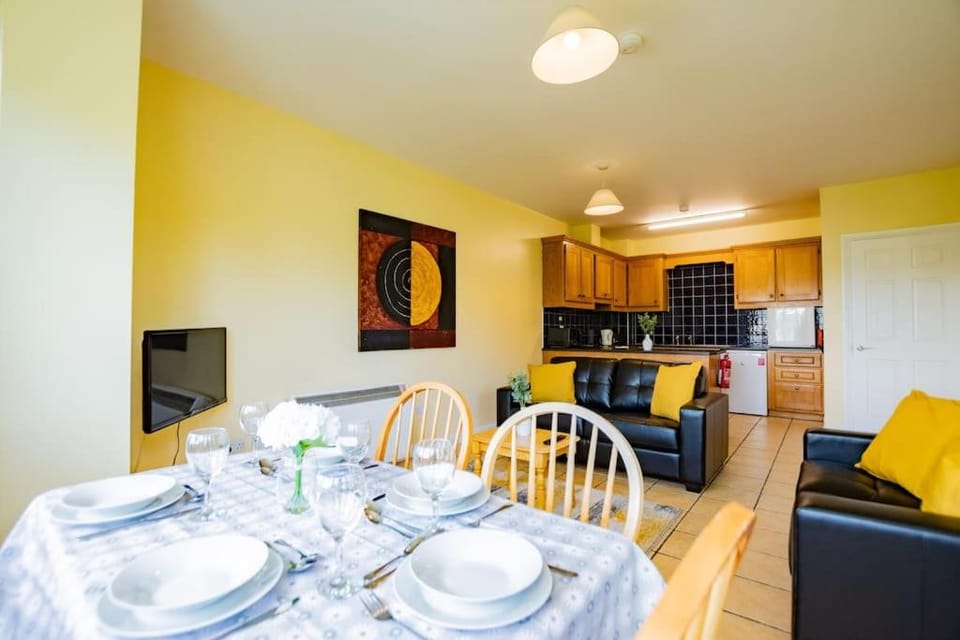 54 - Large Three Bed Apt with Parking Apartment in Galway